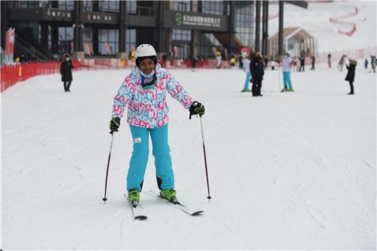 “冬奥冰雪·吉致视界”外籍友人“畅冰雪”“品文化”