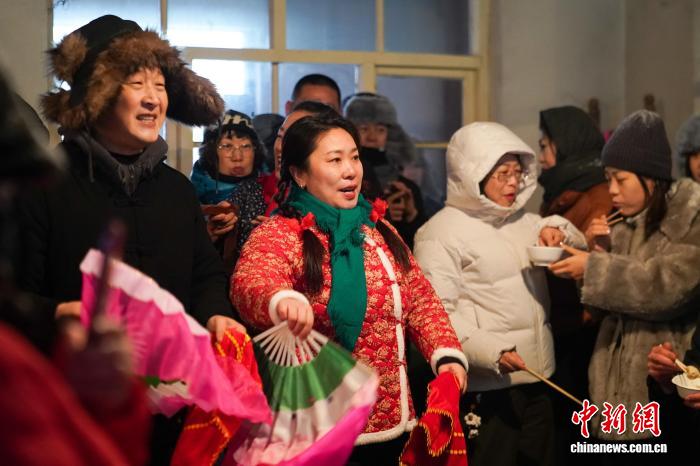 黑龙江铁力：游客沉浸式体验林区生活